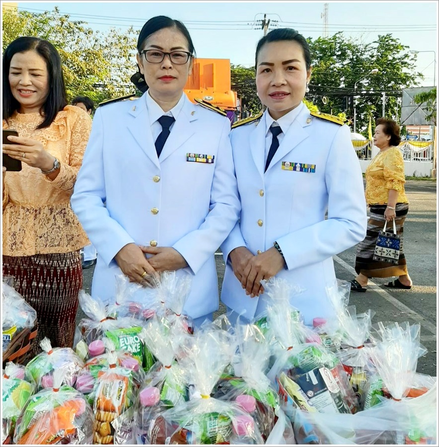 ﻿สำนักงานบังคับคดีกลุ่มจังหวัดที่ 4 (Sandbox) ร่วมพิธีทำบุญตักบาตร เนื่องในวันคล้ายวันสวรรคต พระบาทสมเด็จพระบรมชนกาธิเบศร มหาภูมิพลอดุลยเดชมหาราช บรมนาถบพิตร